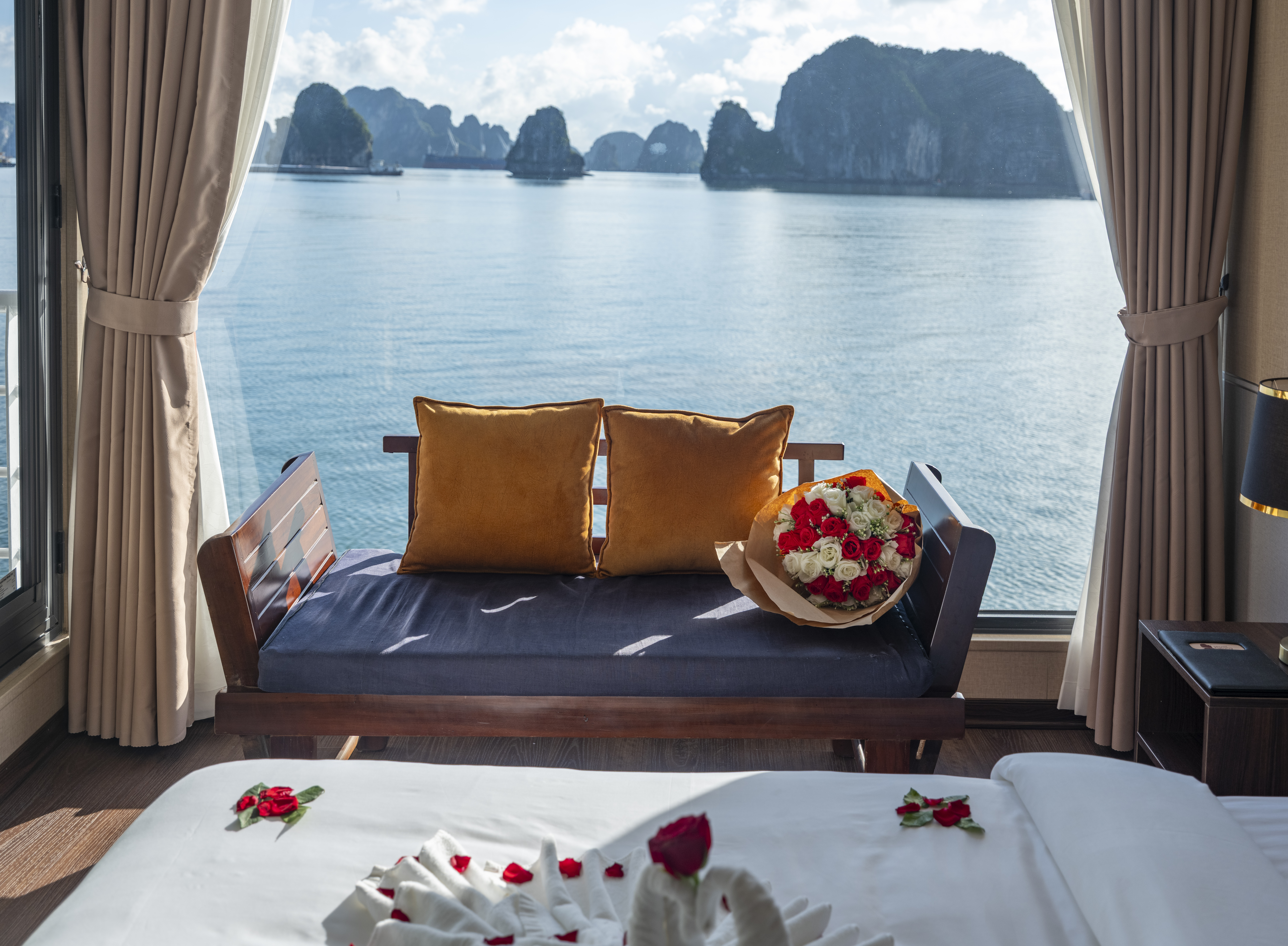 secret-halong-cruise-cabin